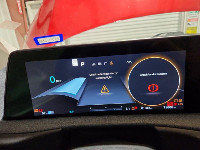 2023 Kia Ev6 VIN KNDC34LA4P5612070 COPART salvage auction — SIDE, Tx - Salvage Vehicle Title, sold $3,650 on 2026-07-08 (photo 9)
