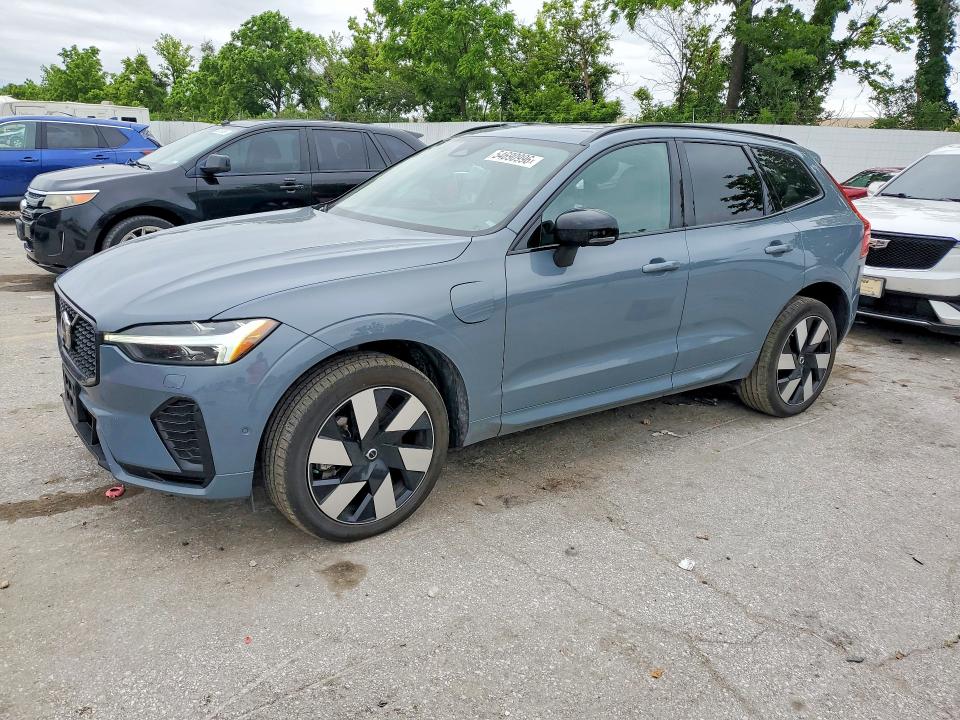 2024 Volvo Xc60 VIN YV4H60DL3R1924720 COPART salvage auction — SIDE, Salvage Title, sold $2,200 on 2026-07-21 (photo 1)