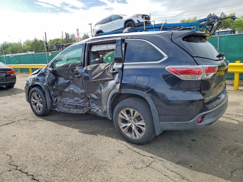 2015 Toyota Highlander VIN 5TDJKRFH7FS096781 COPART salvage auction — ROLLOVER, Co - Public - Salvage Title, sold $1,000 on 2026-07-30 (photo 2)