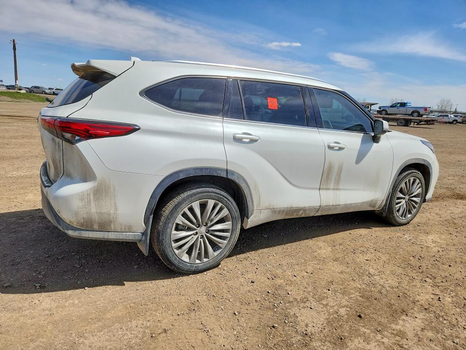 2020 Toyota Highlander VIN 5TDFZRBH9LS050128 COPART salvage auction — VANDALISM, Salvage Title, sold $13,800 on 2026-07-21 (photo 3)