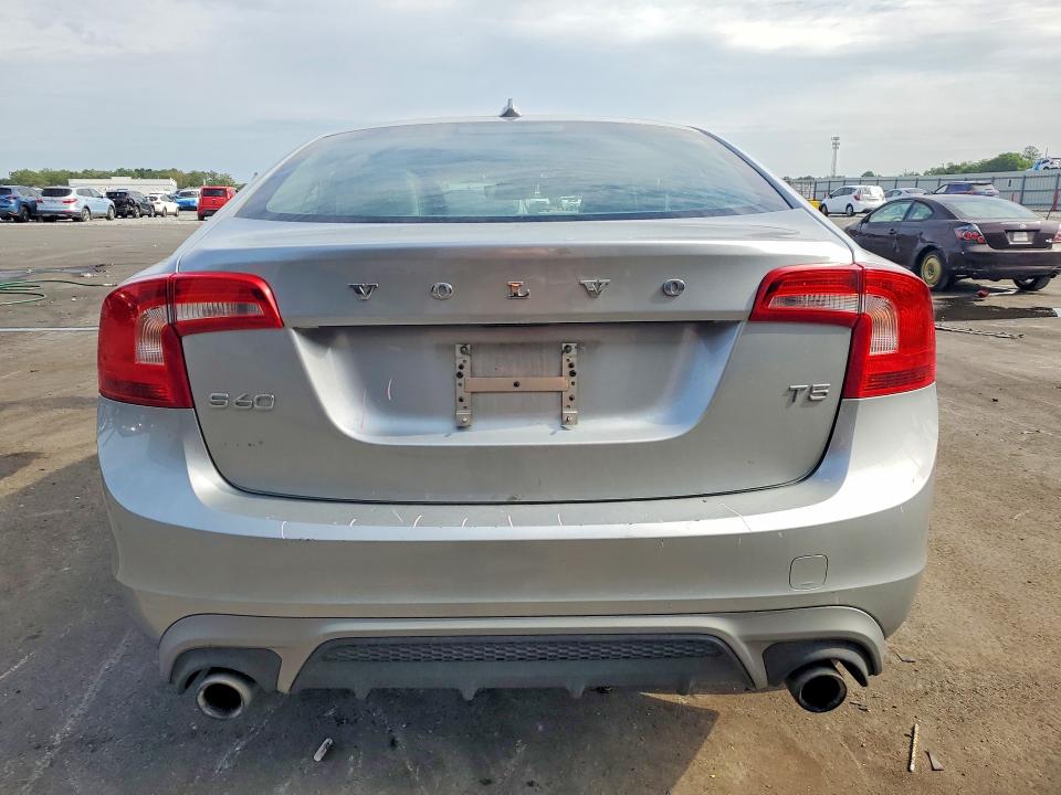 2017 Volvo VIN YV126MFL2H2421552 COPART salvage auction — FRONT END, Fl - Cert Of Title Slvg Rebuildable, sold $400 on 2026-07-08 (photo 6)