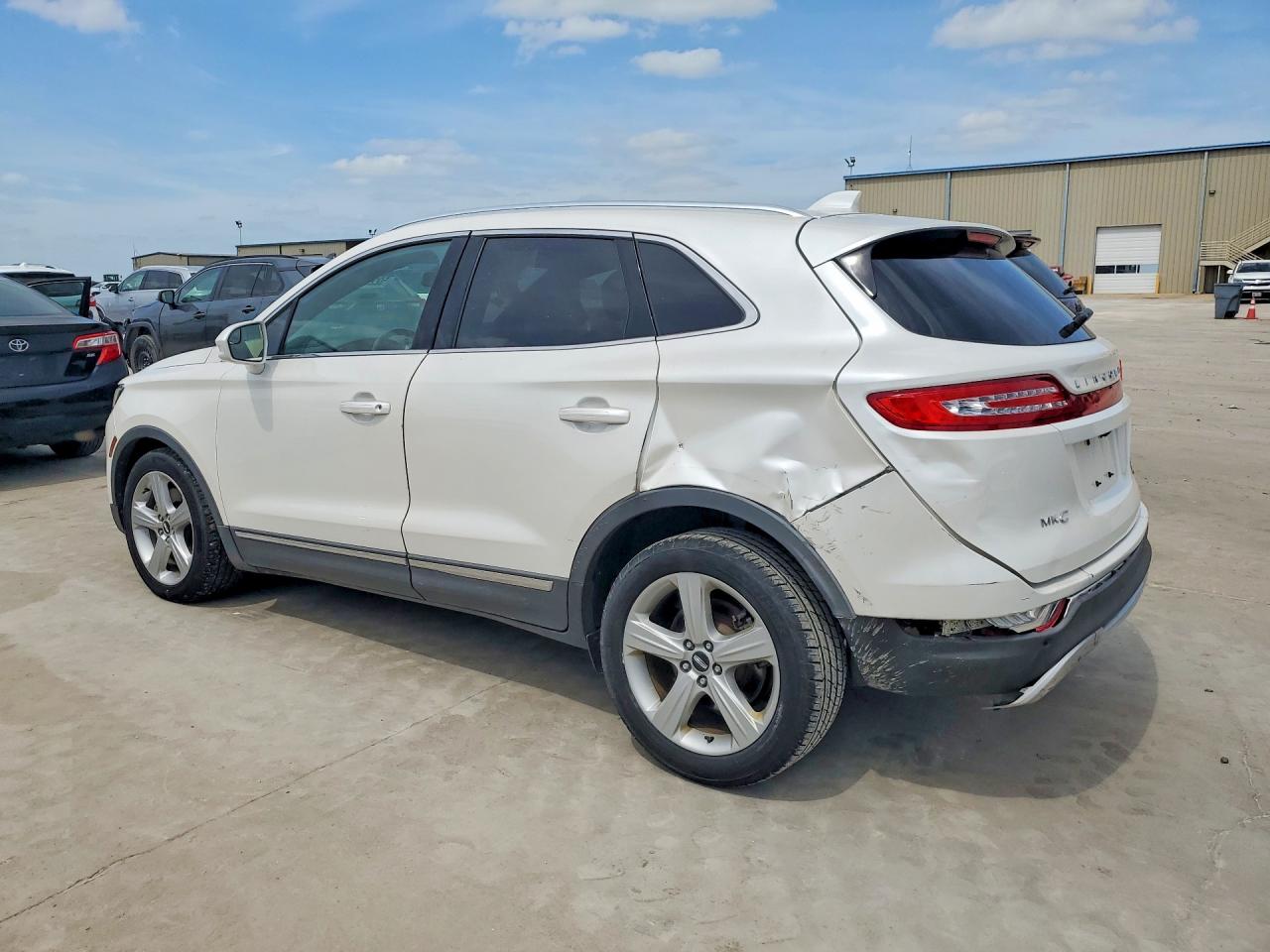 2015 Lincoln Townhouse Mkc VIN 5LMCJ1A92FUJ23791 COPART salvage auction — Rear End, TX - CERTIFICATE OF TITLE (P), sold $1,650 on 2026-07-09 (photo 2)