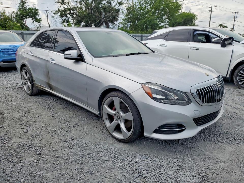 2014 Mercedes-benz E-class VIN WDDHF8JBXEB038157 COPART salvage auction — INTERIOR BURN, FL - CERT OF TITLE SLVG REBUILDABLE, sold $1,950 on 2026-07-31 (photo 4)