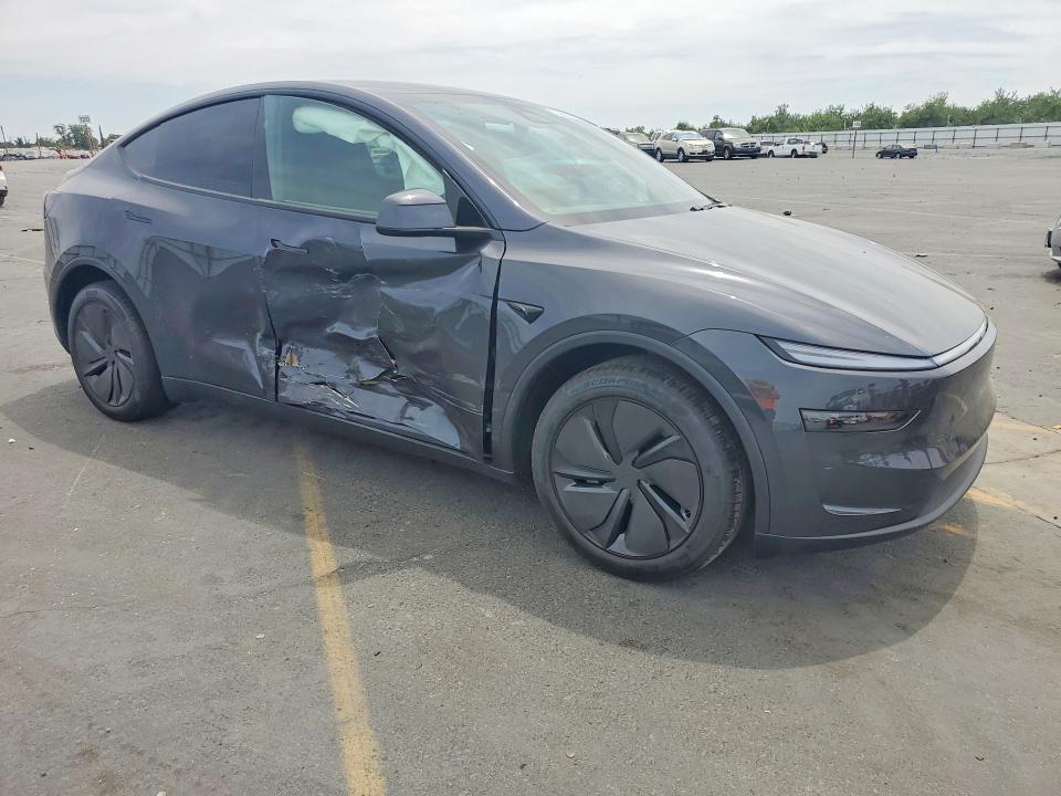 2026 Tesla Model y VIN 7SAYGDEDXTF627508 COPART salvage auction — SIDE, Salvage Title, sold $22,300 on 2026-07-20 (photo 4)