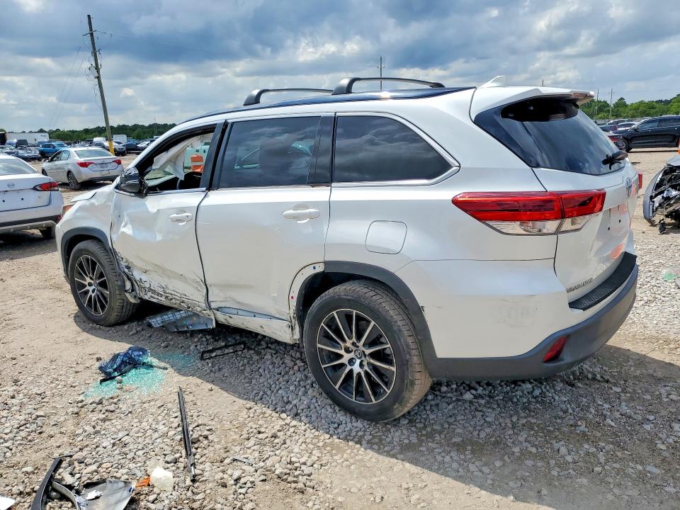 2018 Toyota Highlander VIN 5TDKZRFH1JS541847 COPART salvage auction — SIDE, Tx - Salvage Vehicle Title, sold $650 on 2026-07-30 (photo 2)