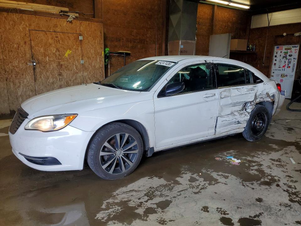 2013 Chrysler 200 VIN 1C3CCBBB1DN734349 — COPART salvage auction photo