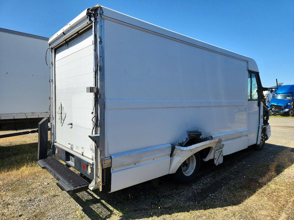 2018 Isuzu Npr VIN JALB4T178J7W00153 COPART salvage auction — FRONT END, Ca - Dis/Dlr/Exp Only Clean Title, sold $1,750 on 2026-07-23 (photo 3)