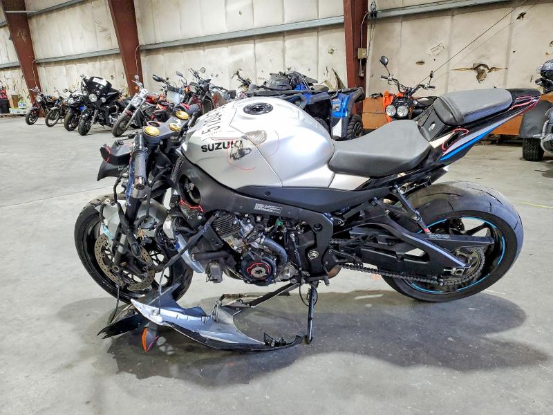 2025 Suzuki Gsx-r VIN JS1DM11H3S7100243 COPART salvage auction — FRONT END, Or - Salvage Title Certificate, sold $4,100 on 2026-07-16 (photo 3)