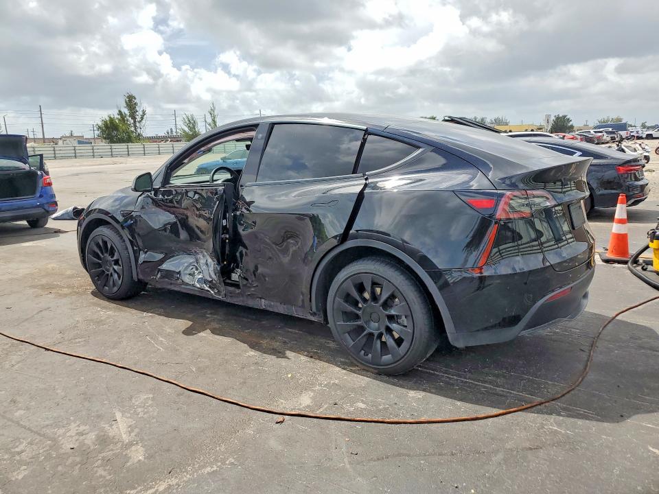 2023 Tesla Model y VIN 7SAYGDEE5PA078442 COPART salvage auction — SIDE, Fl - Cert Of Title Slvg Rebuildable, sold $11,900 on 2026-07-13 (photo 2)