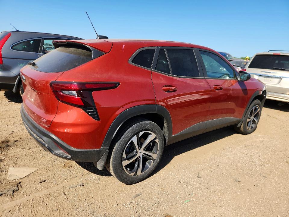 2024 Chevrolet Trax VIN KL77LGE2XRC052303 COPART salvage auction — FRONT END, Il - Salvage Certificate, sold $5,900 on 2026-07-28 (photo 3)