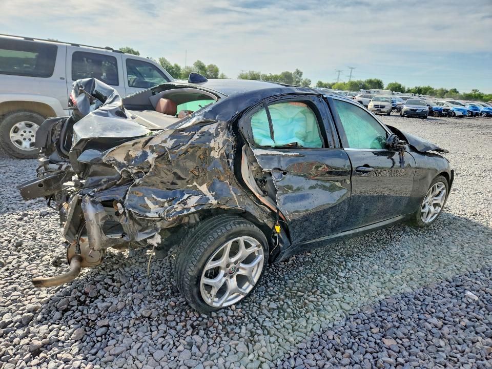 2021 Alfa romeo Giulia VIN ZARFANBN8M7647830 COPART salvage auction — ROLLOVER, Il - Junking Cert Of A Vehicle, sold $650 on 2026-07-27 (photo 3)