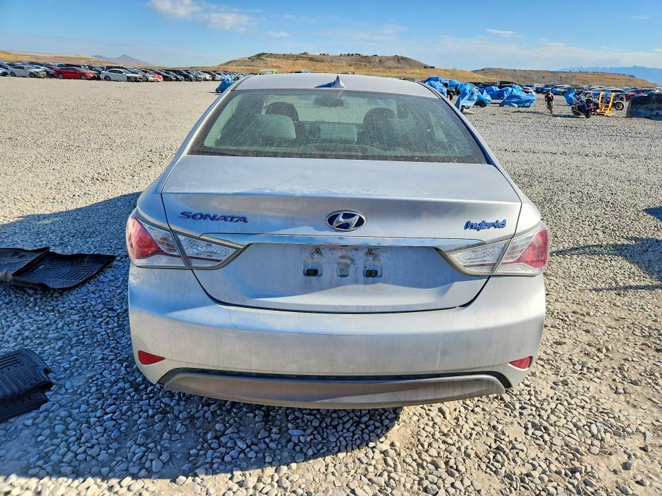 2015 Hyundai VIN KMHEC4A42FA128423 COPART salvage auction — MINOR DENT/SCRATCHES, Tx - Certificate Of Title, sold $1,600 on 2026-07-14 (photo 6)