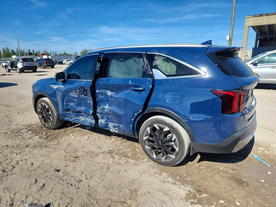 2025 Kia Sorento VIN 5XYRK4JF3SG312001 COPART salvage auction — SIDE, Fl - Cert Of Title Slvg Rebuildable, sold $5,700 on 2026-07-30 (photo 2)