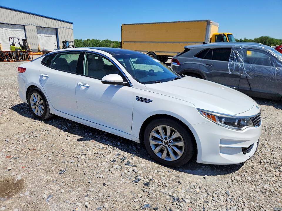 2016 Kia Optima VIN 5XXGU4L34GG063272 COPART salvage auction — ENGINE BURN, Il - Salvage Certificate, sold $900 on 2026-07-20 (photo 4)