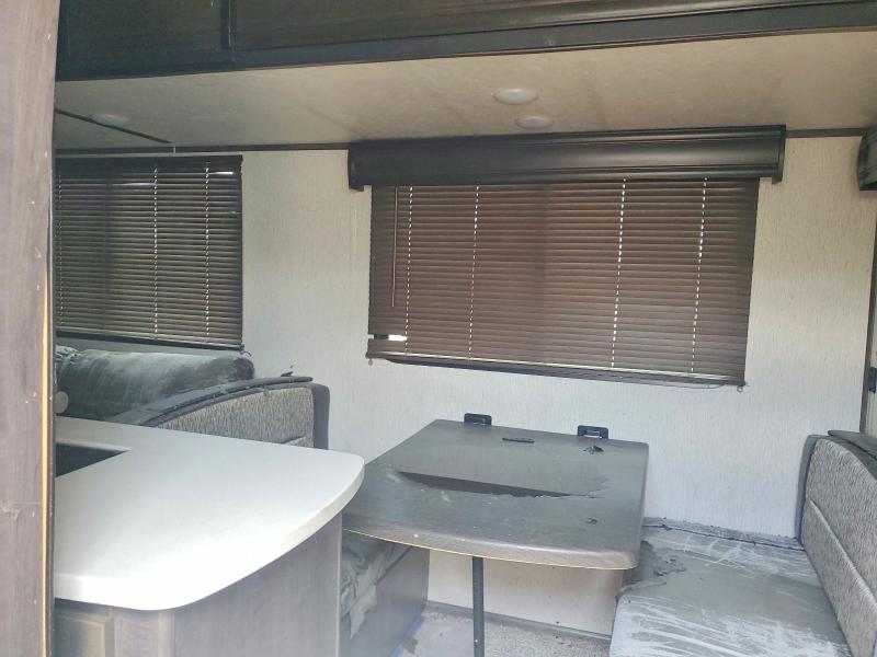 2019 Keys Trailer VIN 4YDT33129K5351269 COPART salvage auction — WATER/FLOOD, TX - SALVAGE TITLE-FLOOD DAMAGE, sold $3,100 on 2026-07-23 (photo 5)