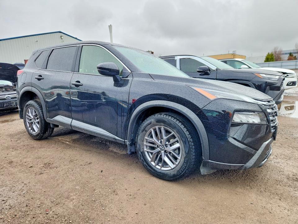 2025 Nissan Rogue VIN JN8BT3AB2SW413625 COPART salvage auction — SIDE, ON - PERMIT NO BRAND - UNFIT, sold $12,700 on 2026-07-07 (photo 4)