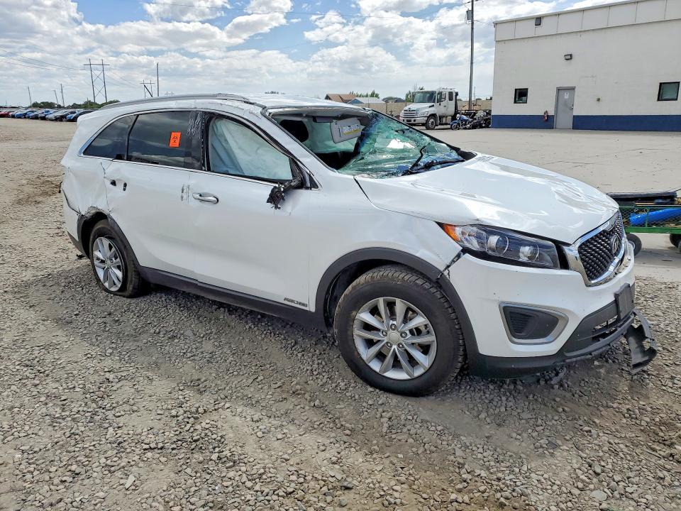 2017 Kia Sorento VIN 5XYPGDA59HG197347 COPART salvage auction — ROLLOVER, Ut - Salvage Certificate, sold $925 on 2026-07-27 (photo 4)