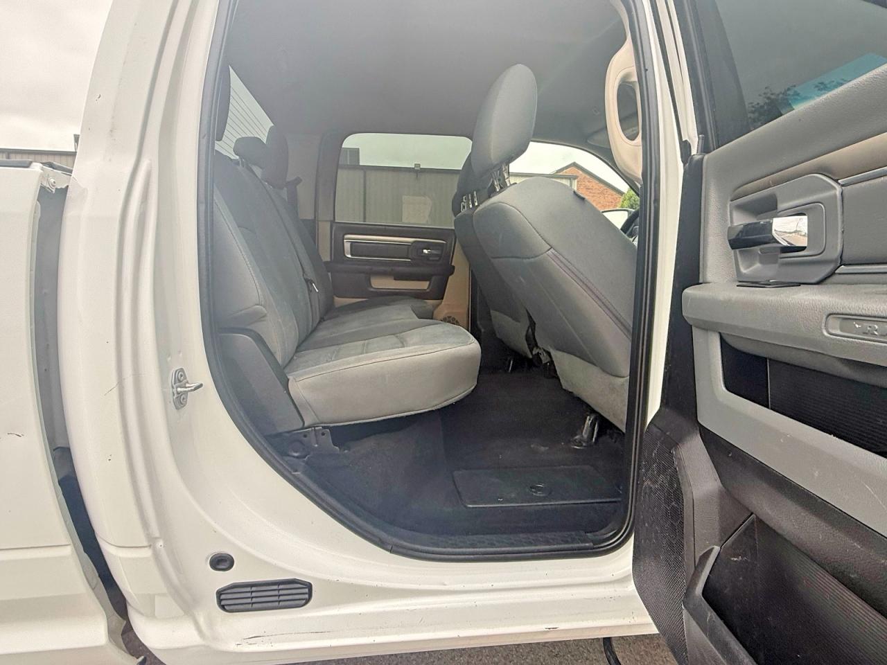 2017 Ram 2500 VIN 3C6UR5DL8HG620599 COPART salvage auction — Minor Dent/Scratches, OK - CERTIFICATE OF TITLE (P), sold $6,000 on 2026-05-28 (photo 6)