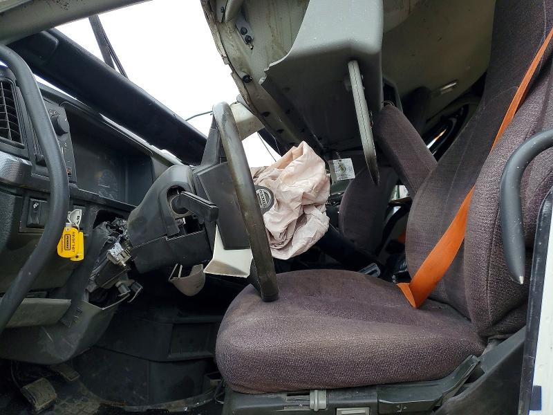 2018 Volvo VIN 4V4WC9EH5JN902625 COPART salvage auction — ROLLOVER, Mn - Cert Of Title-Salvage, sold $3,900 on 2026-07-09 (photo 5)