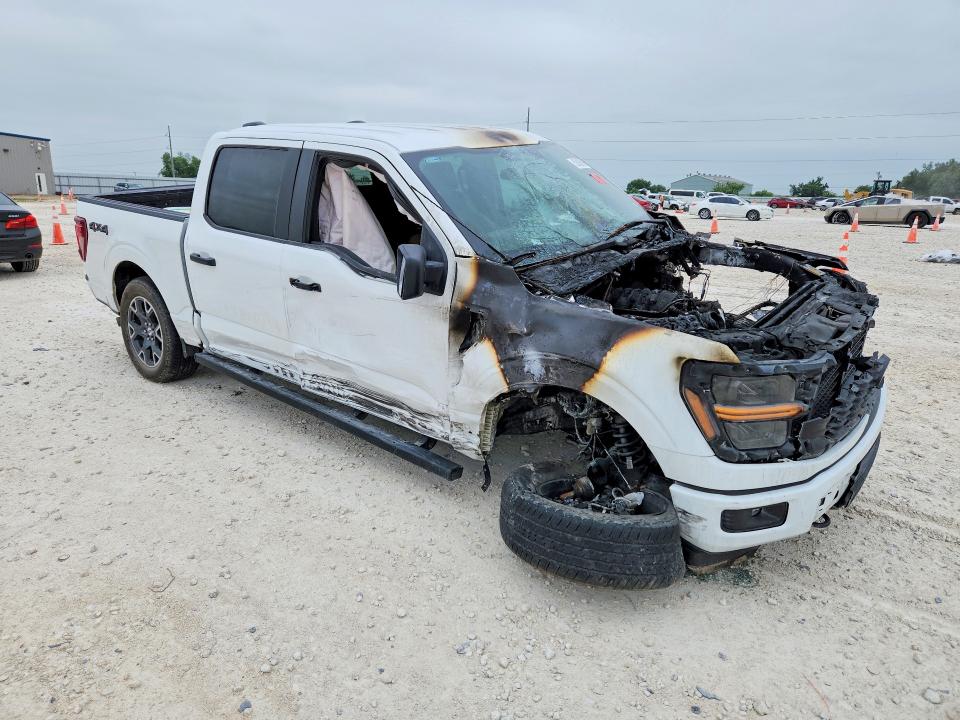 2024 Ford F-150 lightning VIN 1FTFW2L50RKD90983 COPART salvage auction — BURN, Tx - Salvage Vehicle Title, sold $4,300 on 2026-07-09 (photo 4)
