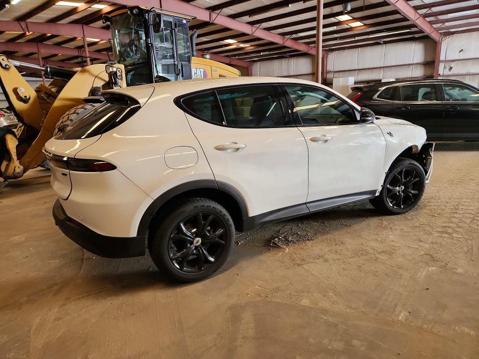 2024 Dodge Hornet VIN ZACNDFAN4R3A42869 COPART salvage auction — FRONT END, NC - SALVAGE CERTIFICATE OF TITLE, sold $3,750 on 2026-07-31 (photo 3)