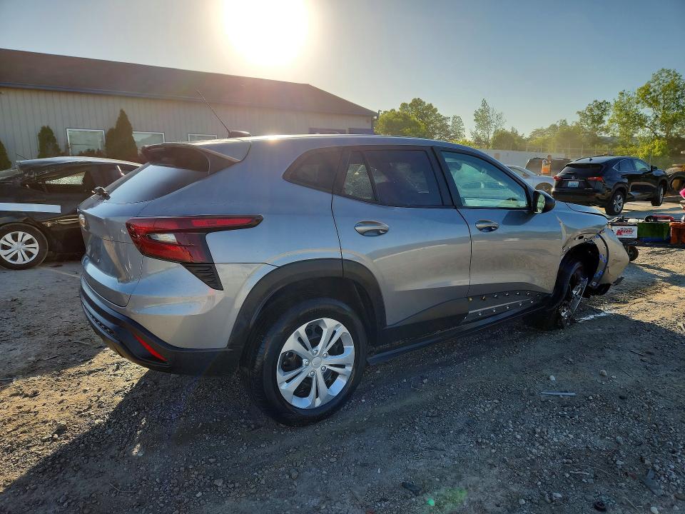 2025 Chevrolet Trax VIN KL77LFEP6SC035400 COPART salvage auction — SIDE, KY - CERT OF TITLE-SALVAGE, sold $4,650 on 2026-07-09 (photo 3)