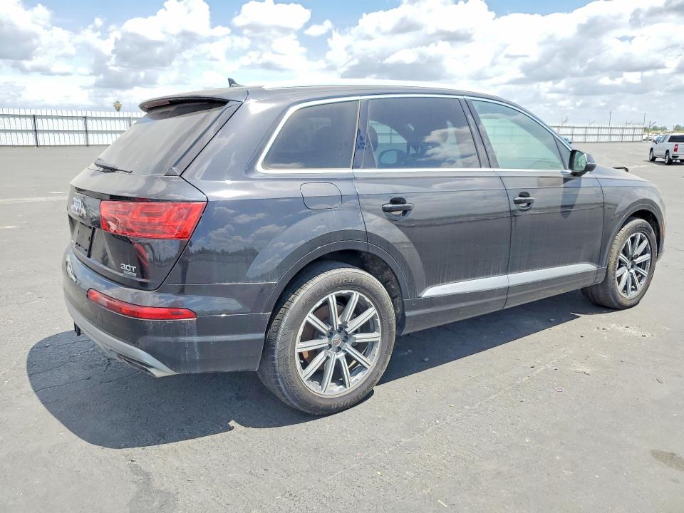 2017 Audi Q7 VIN WA1LAAF75HD013409 COPART salvage auction — MINOR DENT/SCRATCHES, Ca - Dis/Dlr/Exp Only Clean Title, sold $6,500 on 2026-07-29 (photo 3)
