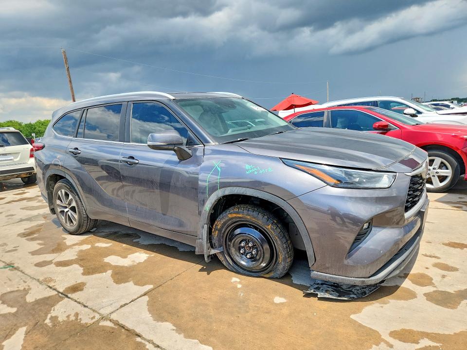 2023 Toyota Highlander VIN 5TDKDRAHXPS001993 COPART salvage auction — UNDERCARRIAGE, Tx - Salvage Vehicle Title, sold $2,100 on 2026-07-27 (photo 4)