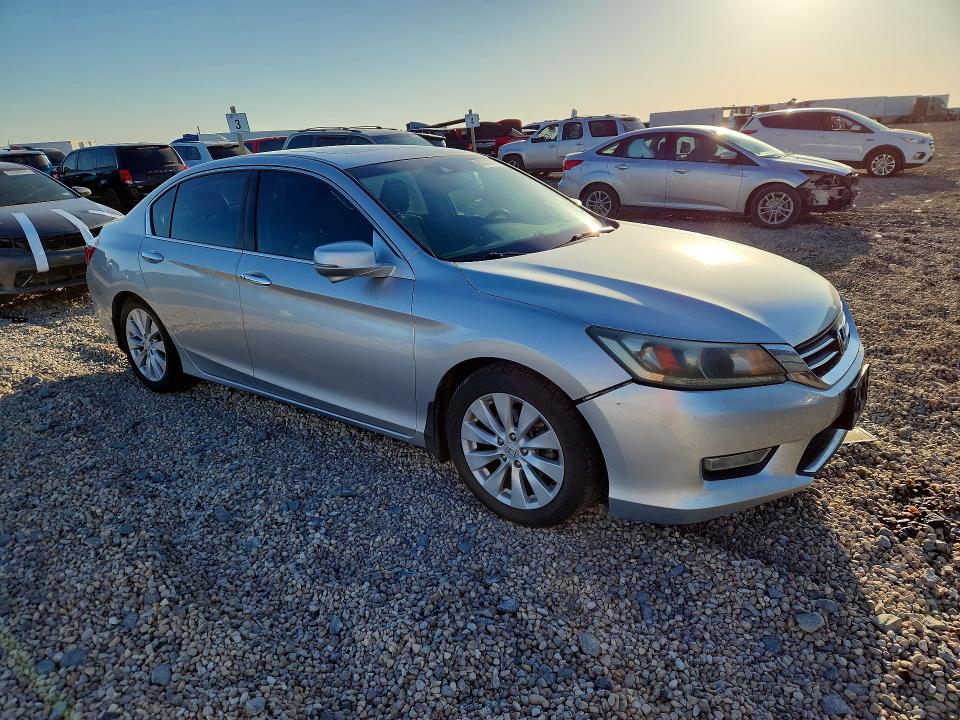 2013 Honda Accord VIN 1HGCR2F84DA137827 COPART salvage auction — MINOR DENT/SCRATCHES, Tx - Certificate Of Title (P), sold $5,000 on 2026-07-03 (photo 4)