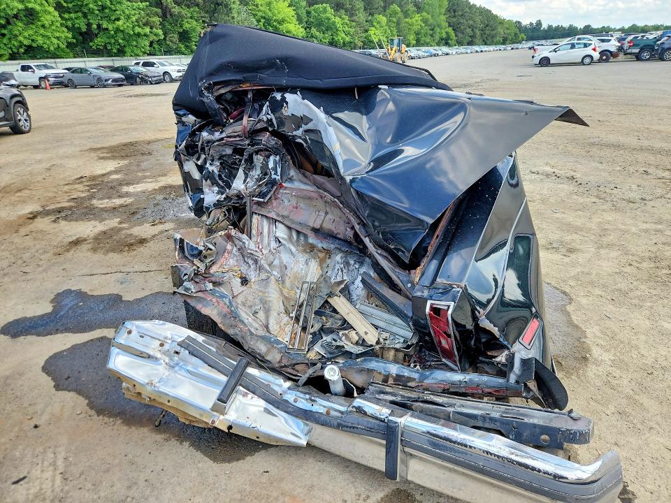 1983 Oldsmobile 98 VIN 1G3AX37Y2DM802349 COPART salvage auction — ALL OVER, LA - CERT OF TITLE-SALVAGE, sold $200 on 2026-07-16 (photo 6)