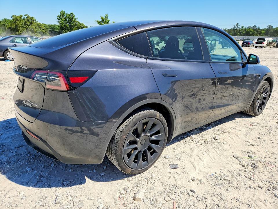 2024 Tesla VIN 7SAYGAEE5RF083418 COPART salvage auction — MINOR DENT/SCRATCHES, Salvage Title, sold $10,200 on 2026-07-29 (photo 3)