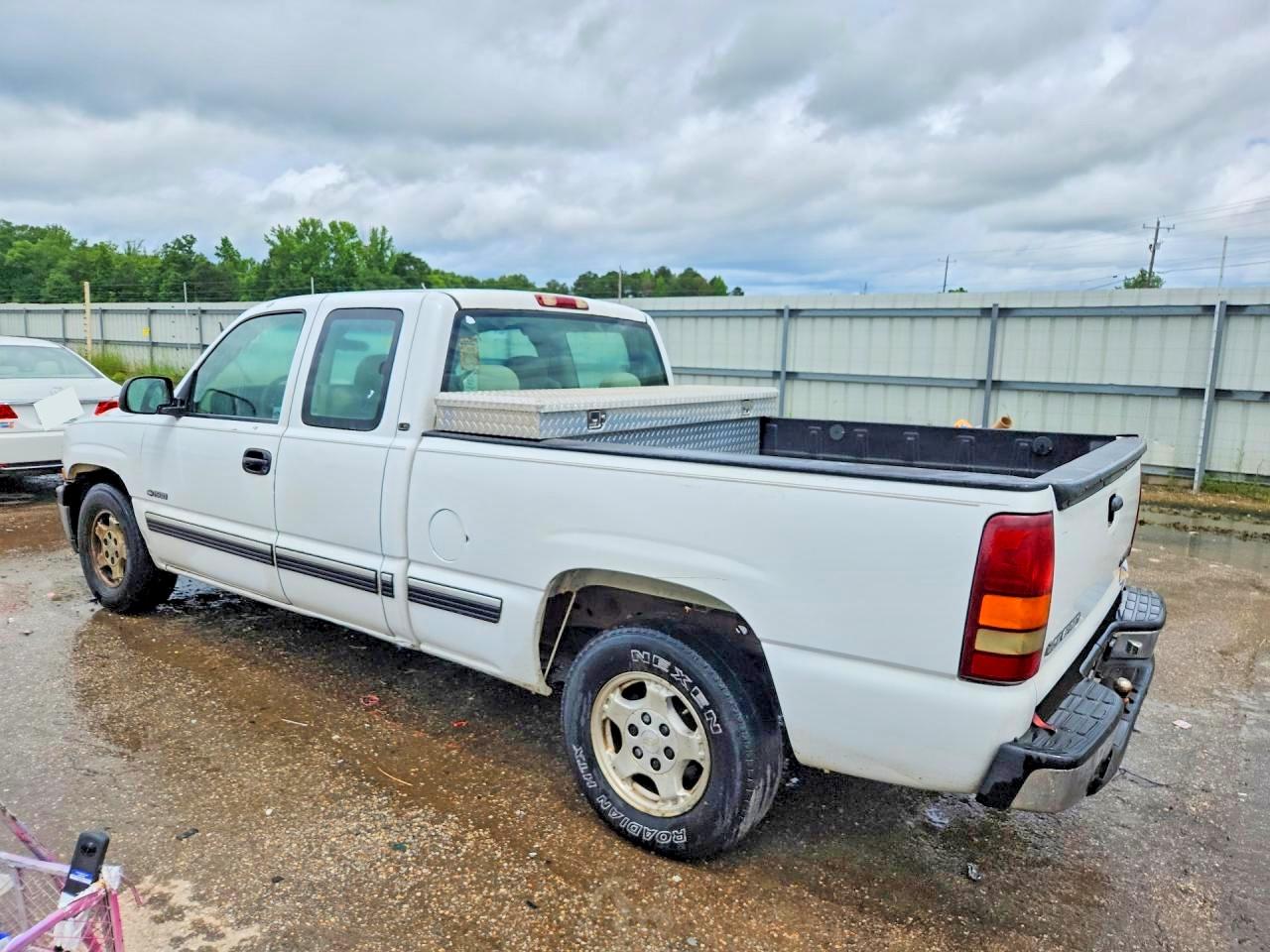 2002 Chevrolet Silverado 1500 VIN 1GCEC19V22Z105428 COPART salvage auction — Side, AL - CERT OF TITLE-SALVAGE TITLE, sold $1,150 on 2026-06-25 (photo 2)