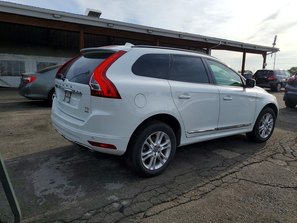 2015 Volvo VIN YV4612RJXF2712959 COPART salvage auction — MINOR DENT/SCRATCHES, Co - Dis/Dlr/Exp Only Clean Title, sold $2,475 on 2026-07-09 (photo 3)