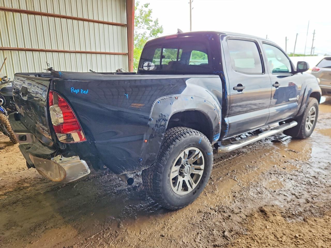 2015 Toyota Tacoma VIN 5TFJU4GN4FX084311 COPART salvage auction — Rear End, TX - SALVAGE VEHICLE TITLE, sold $6,000 on 2026-07-09 (photo 3)