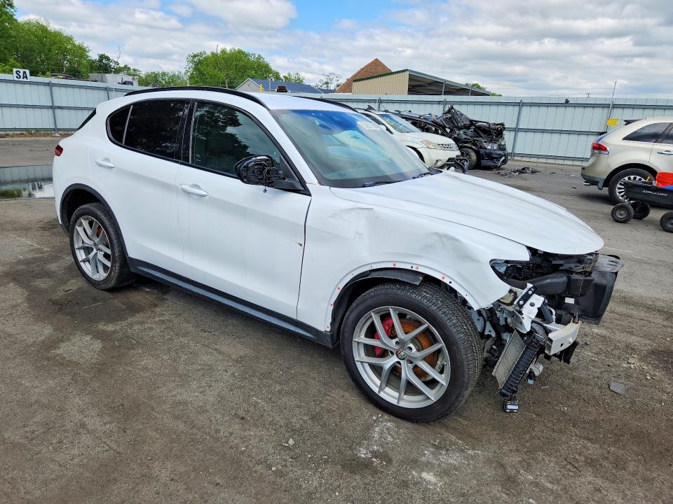 2018 Alfa romeo Stelvio VIN ZASFAKNN6J7B81614 COPART salvage auction — FRONT END, Nj - Cert Of Title-Salvage, sold $3,800 on 2026-07-03 (photo 4)
