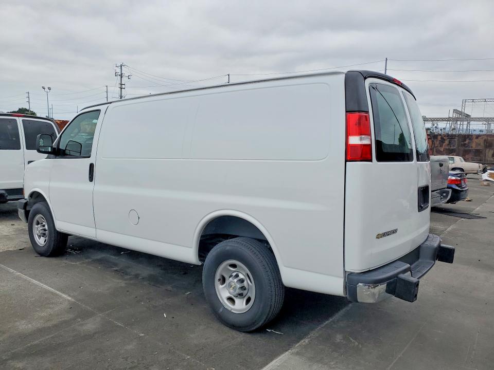 2024 Chevrolet VIN 1GCWGAFP8R1188760 COPART salvage auction — SIDE, Az - Dis/Dlr/Exp Only Clean Title, sold $16,800 on 2026-07-29 (photo 2)
