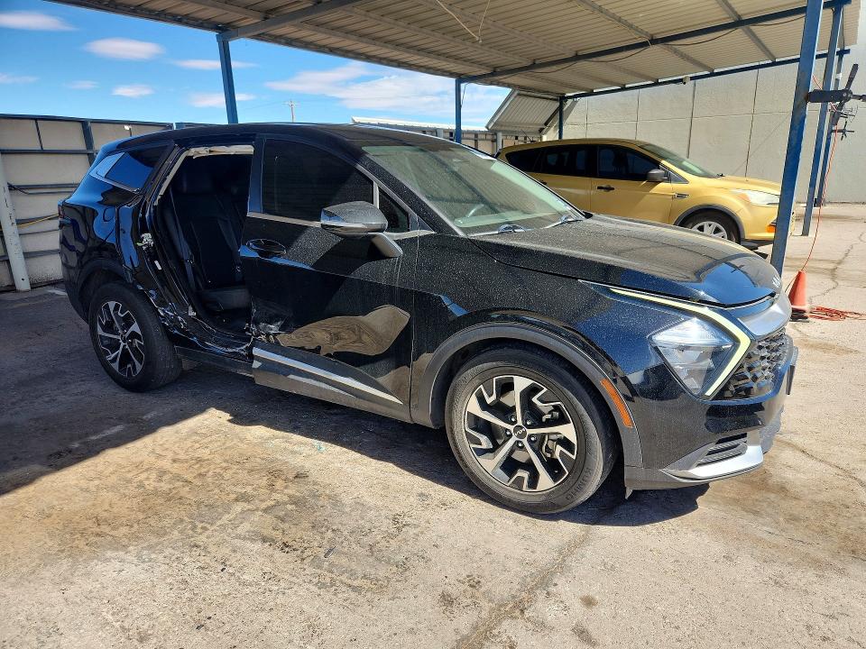 2023 Kia VIN 5XYK33AF8PG069172 COPART salvage auction — SIDE, Tx - Salvage Vehicle Title, sold $4,250 on 2026-07-31 (photo 4)