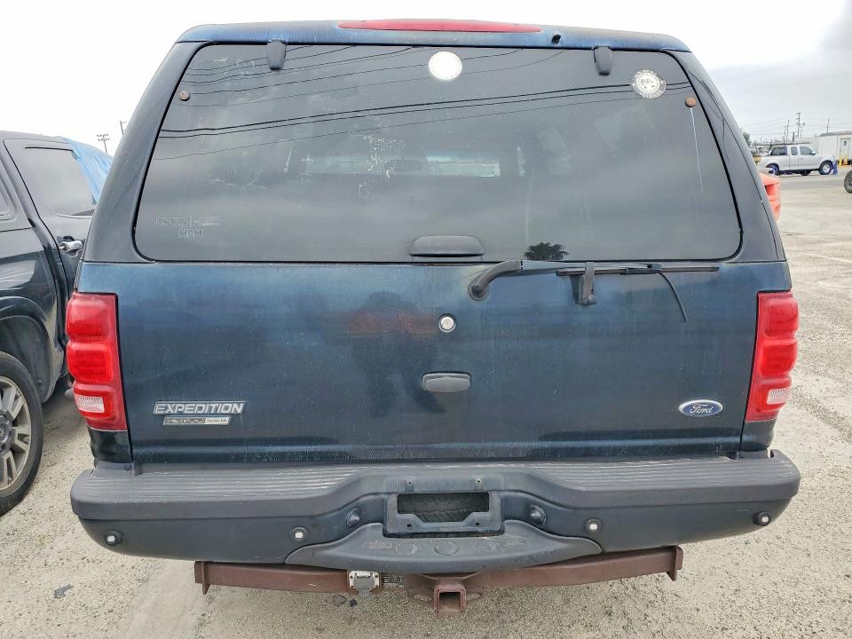 2002 Ford Expedition VIN 1FMEU15L52LA64485 COPART salvage auction — FRONT END, Ca - Salvage Certificate, sold $325 on 2026-07-08 (photo 6)