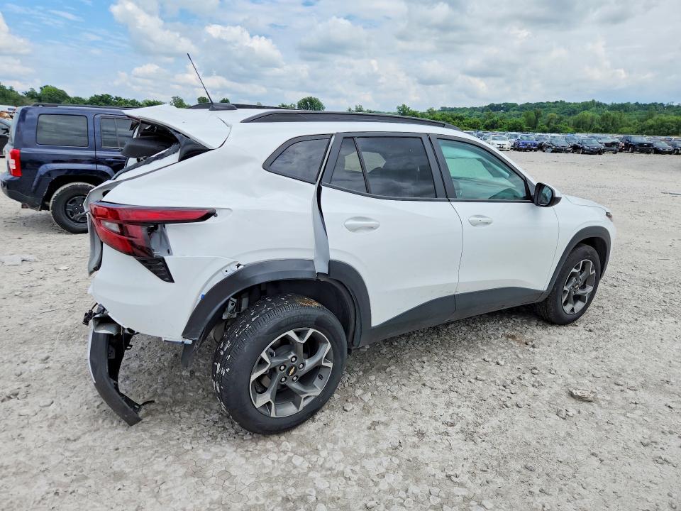 2025 Chevrolet Trax VIN KL77LHEP8SC057586 COPART salvage auction — ROLLOVER, Wv - Salvage Certificate, sold $2,400 on 2026-07-27 (photo 3)