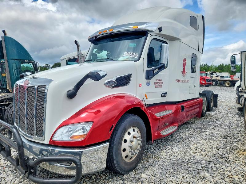 2020 Peterbilt 579 VIN 1XPBDP9X3LD683250 COPART salvage auction — VANDALISM, WA - VEHICLE CERT OF OWNERSHIP-TITL, sold $4,350 on 2026-10-02 (photo 2)