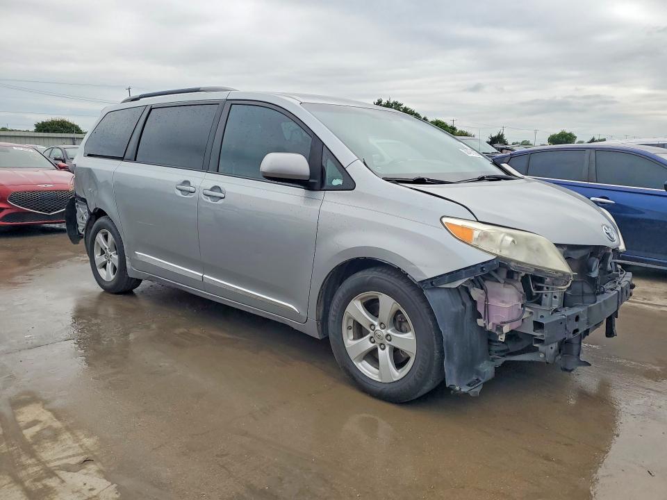 2016 Toyota Sienna VIN 5TDKK3DC8GS702731 COPART salvage auction — FRONT END, Tx - Salvage Vehicle Title, sold $2,150 on 2026-07-06 (photo 4)