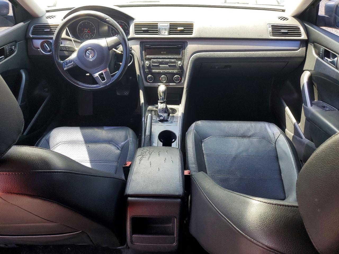 2014 Volkswagen Passat VIN 1VWAT7A38EC070264 COPART salvage auction — Minor Dent/Scratches, CA - DIS/DLR/EXP ONLY CLEAN TITLE, sold $425 on 2026-09-09 (photo 8)