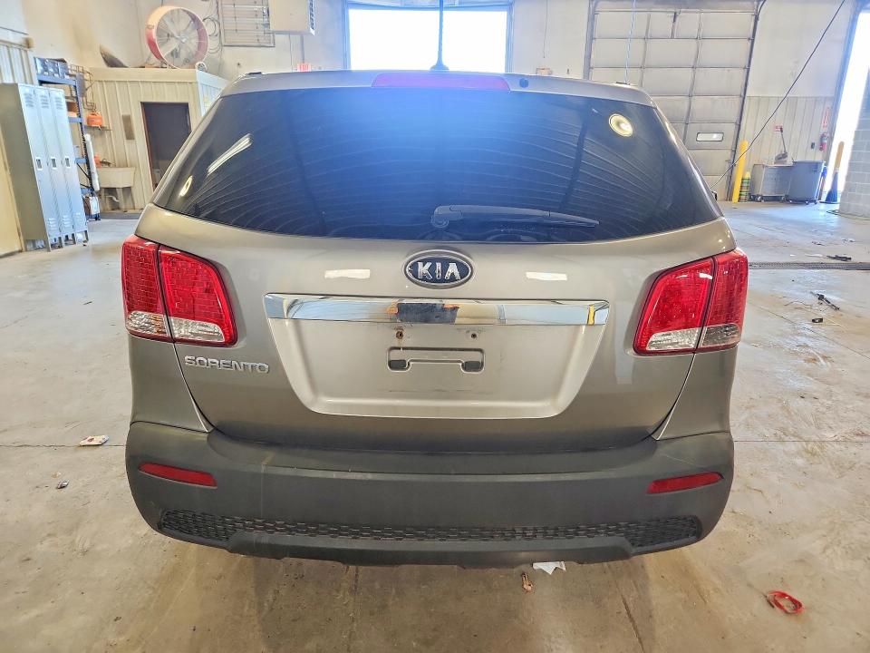 2011 Kia Sorento VIN 5XYKTCA19BG019457 COPART salvage auction — ENGINE BURN, MO - SALVAGE CERTIFICATE OF TITLE, sold $70 on 2026-07-28 (photo 6)