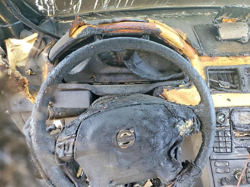 2010 Volvo Xc90 VIN YV4982CZ2A1544451 COPART salvage auction — INTERIOR BURN, On - Permit No Brand - Unfit, sold $375 on 2026-08-18 (photo 9)