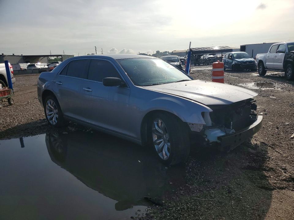 2018 Chrysler 300 VIN 2C3CCAEG8JH145899 COPART salvage auction — FRONT END, Tx - Salvage Vehicle Title, sold $3,350 on 2026-07-02 (photo 4)