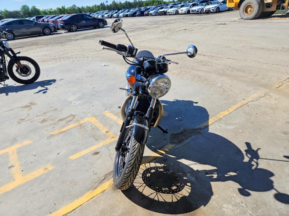 2024 Triumph motorcycle Bonneville VIN SMTD10G71RTBS5686 COPART salvage auction — SIDE, VA - CERT OF TITLE - SALVAGE, sold $1,850 on 2026-07-09 (photo 2)
