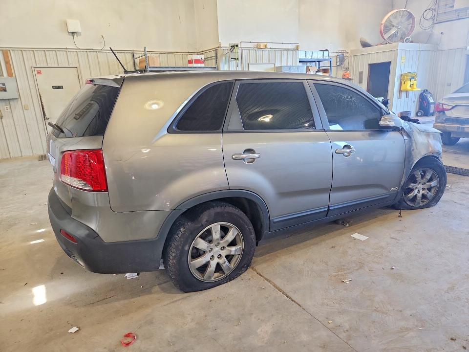 2011 Kia Sorento VIN 5XYKTCA19BG019457 COPART salvage auction — ENGINE BURN, MO - SALVAGE CERTIFICATE OF TITLE, sold $70 on 2026-07-28 (photo 3)