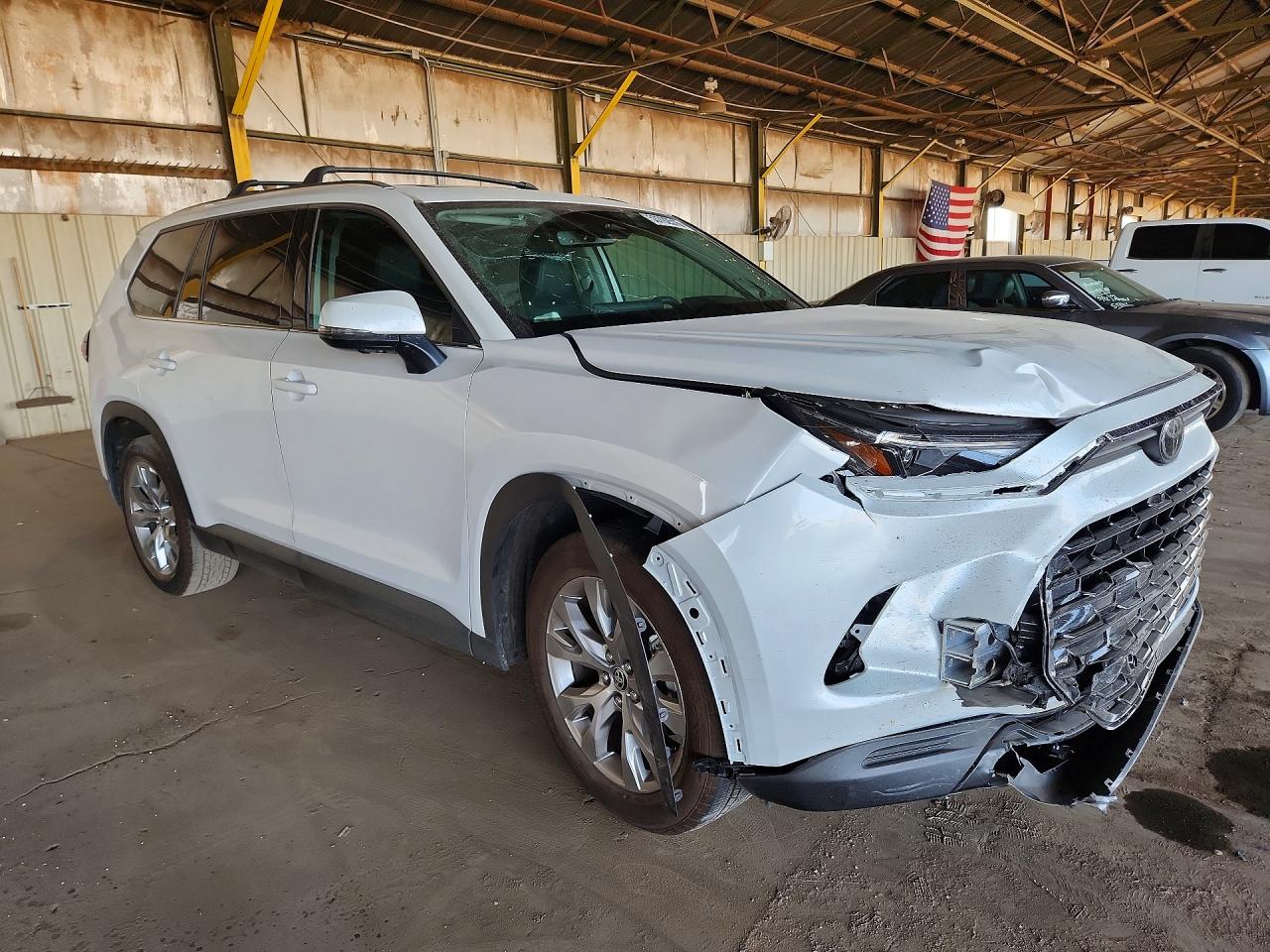 2026 Toyota Highlander VIN 5TDAAAA53TS038664 COPART salvage auction — Front End, Sc - Salvage Title, sold $27,000 on 2026-07-08 (photo 4)