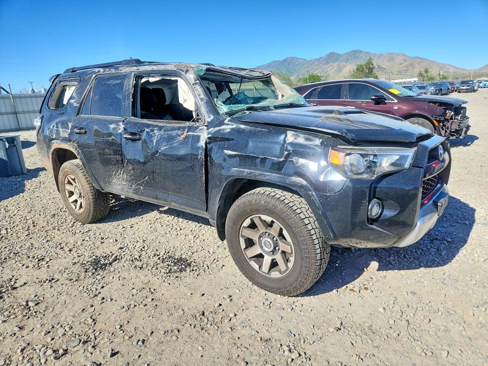 2019 Toyota 4runner VIN JTEBU5JR5K5720581 COPART salvage auction — ROLLOVER, Id - Salvage Certificate Of Title, sold $200 on 2026-07-21 (photo 4)