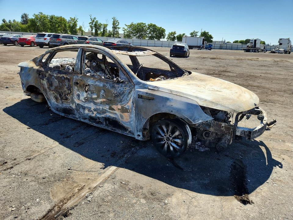 2018 Kia Optima VIN 5XXGU4L31JG229884 COPART salvage auction — BURN, CA - NON-REPAIRABLE VEHICLE CERT, sold $225 on 2026-07-17 (photo 4)